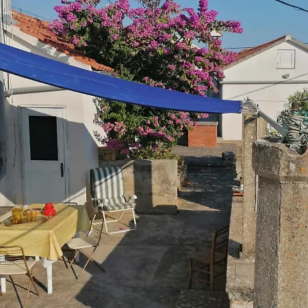 Charming 1 Bedroom House On Island Sestrunj *